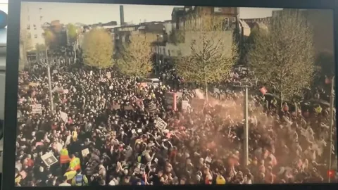Video of #KroenkeOut protests outside the Emirates
