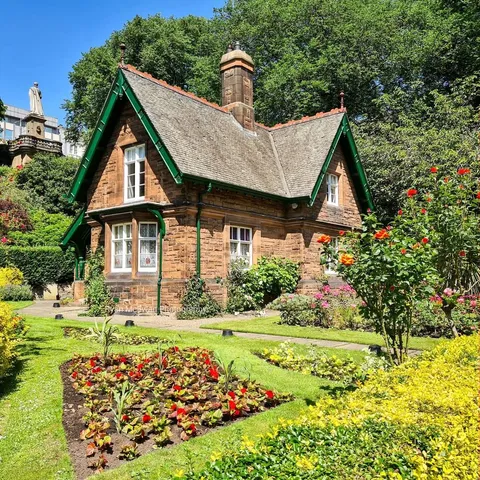 Been obsessed with this house lately but could not find another angle or more information about it