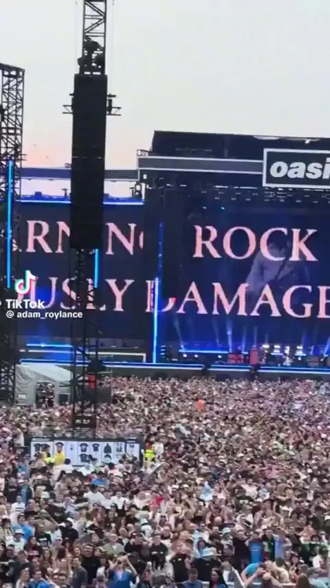 80,000 people going mental at Oasis' gig in Dublin yesterday