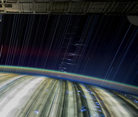 What Starlink satellites look like from the ISS