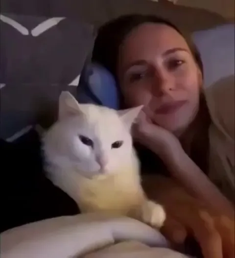 She was about to leave, but one kiss changed her whole plan.. 😅