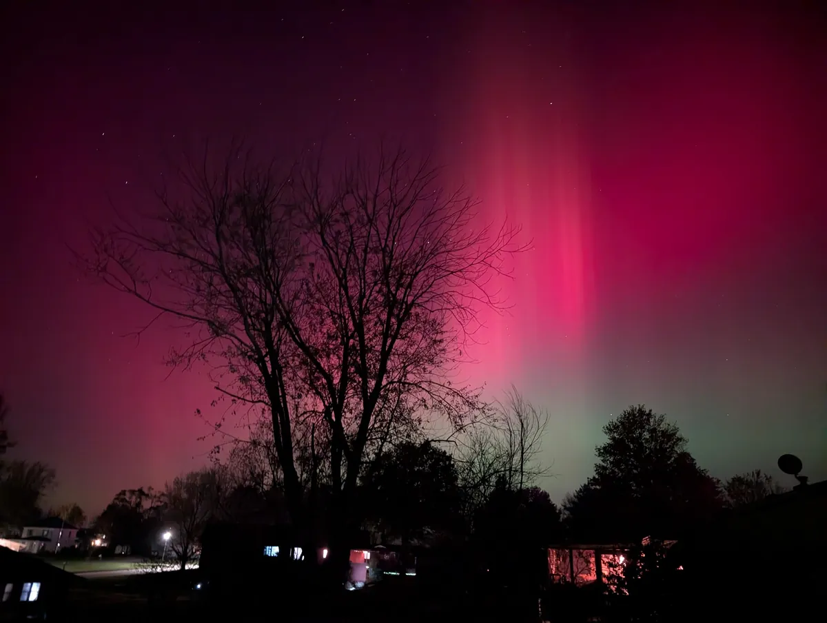 Aurora Borealis is visible in Iowa right now. This is the first time I've seen it.