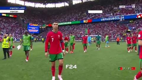 Security guard accidentally takes out Goncalo Ramos while chasing another pitch invader