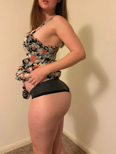 The hardest thing about winter is not being able to wear summer dresses (f)