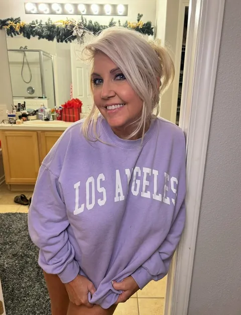 I love cozy sweatshirts and showing off my big tits and ass (47yo mom)