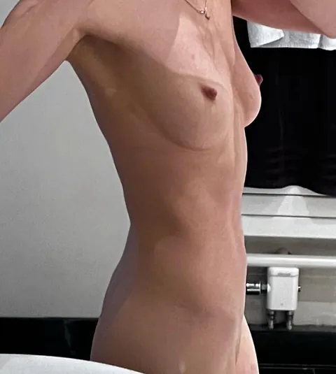 23 99lbs 5’2 /45kg 158cm