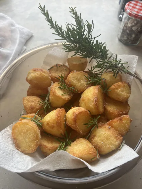 [Homemade] Nailed it - Xmas roast potatoes 