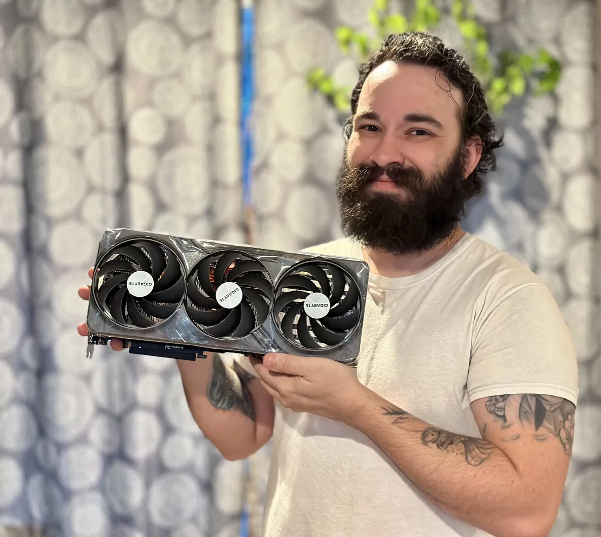 Wife gave me the approval and now I’m a proud owner of a newborn 4090! 