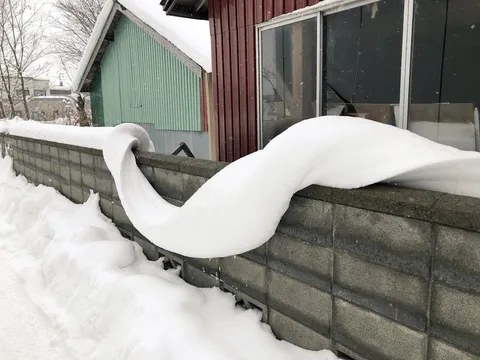 Perfectly melted ribbon of snow