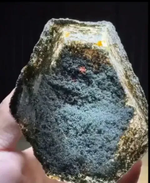 Window Quartz, named due to its clear reflective surfaces that resembles a window pane