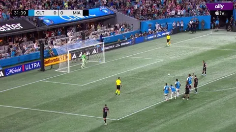 Kristijan Kahlina (Charlotte) saves panenka penalty against Lionel Messi 32'