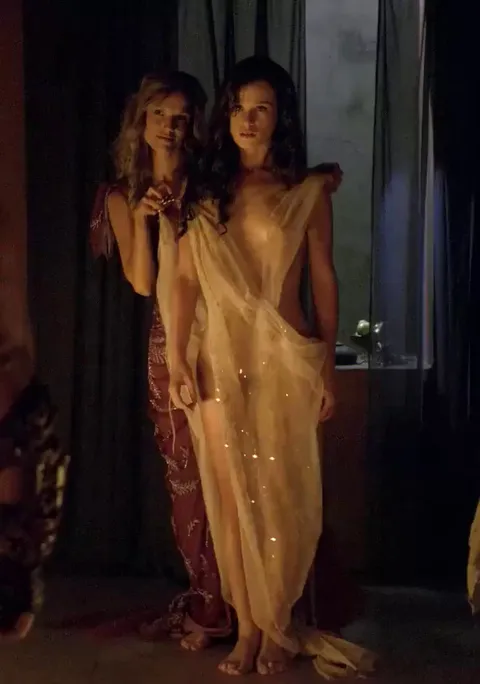 Gwendoline Taylor &amp; Ellen Hollman - Gorgeous plot in 'Spartacus'