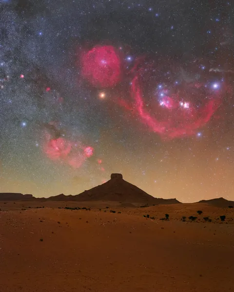🔥 40-minute exposure of winter nebulae above Tajine Mountain in the Sahara
