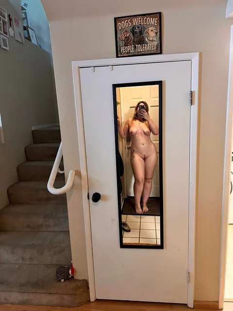 Who doesn’t love a nude house tour? 😋
