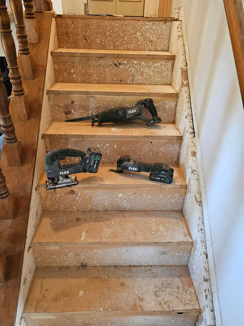 Stairs from carpet to LVP