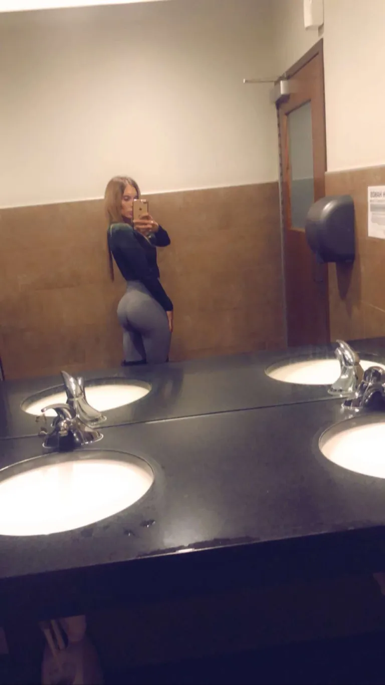 Sometimes I just look at my ass and think.. "I'd hit that" lmao 😂