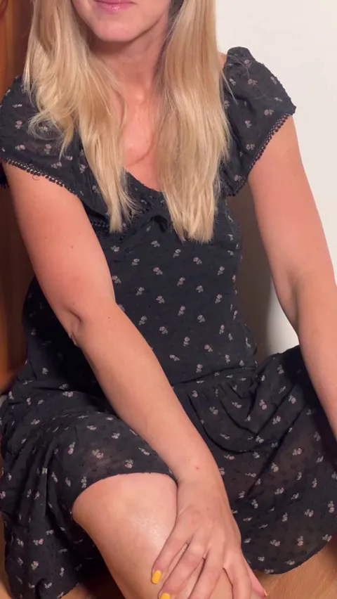 I love showing off my milf body for you