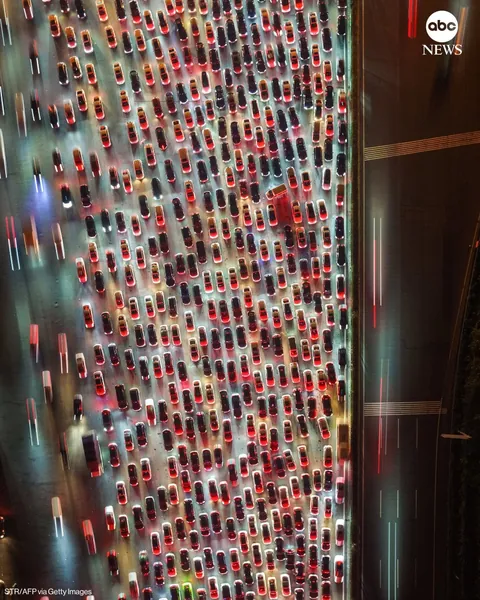 Massive traffic jam at China’s largest toll station