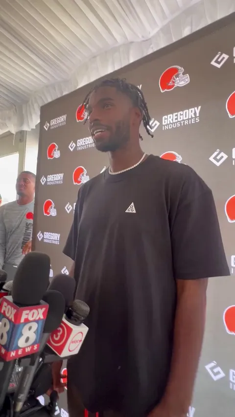 [Highlight] Shedeur explains why he blocked his dad from visiting practice: "I don’t want him to come, cheering like a good dad. Nah, you can’t be proud of me right now, I gotta get to where I’m going"