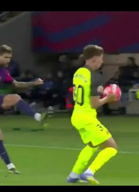 Pedri first touch vs Mallorca