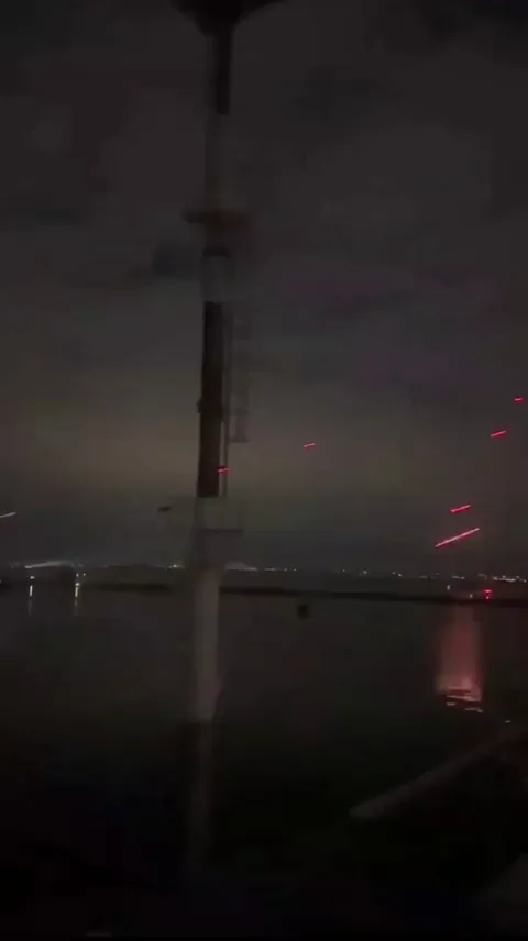 Insane footage of Ukrainian anti-aircraft guns in Odesa confronting a swarm of Russian drones