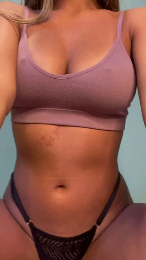 Weekend titty reveal for the boys