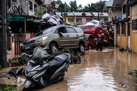 Look: Aftermath of Typhoon Tino in Cebu pics from Sunstar Cebu