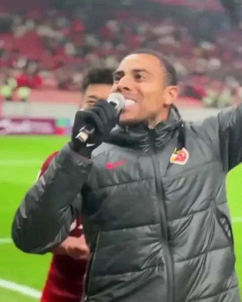After 8 years at the club, Oscar is set to leave Chinese side Shanghai Port. He was moved to tears as fans chanted ‘Oscar Stay’ after yesterday’s game.