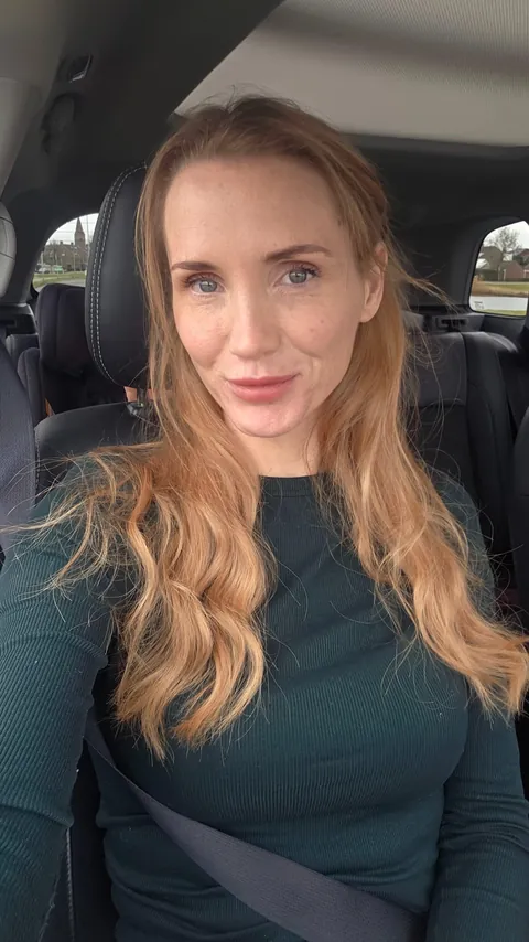 Mature English teacher (Redhead mom of 2)