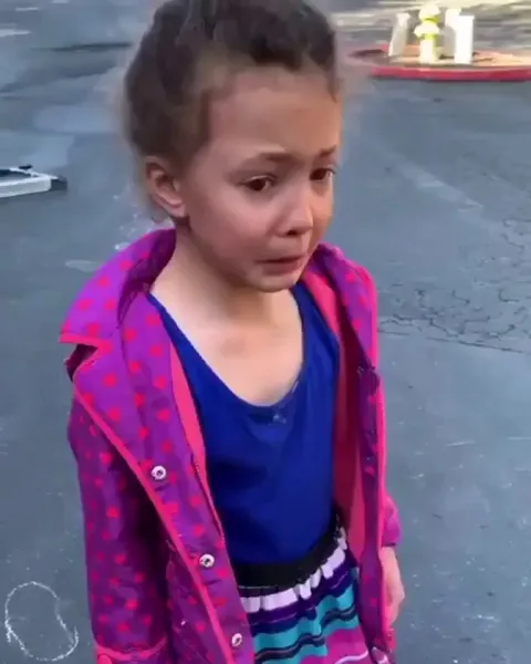 A Karen at her finest destroying a child's chalk work. Poor kid :(