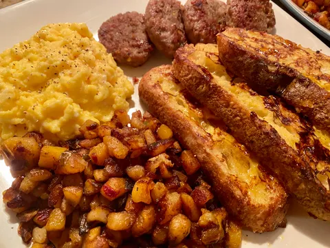 [Homemade] scramby eggs, sausage, home fries &amp; sourdough French toast