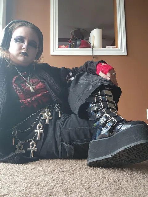 Recent outfit i really liked (ignore how bad i am at taking photos I'm not very photogenic lol)