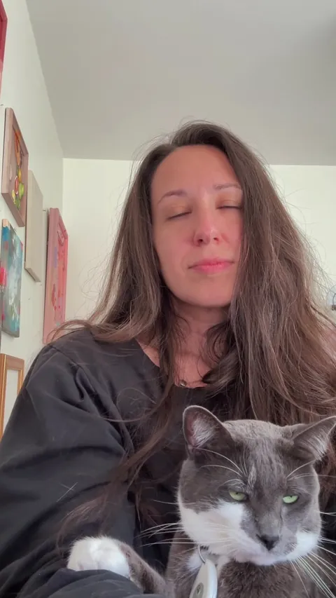 My studio assistant thinks it’s his day off 👀