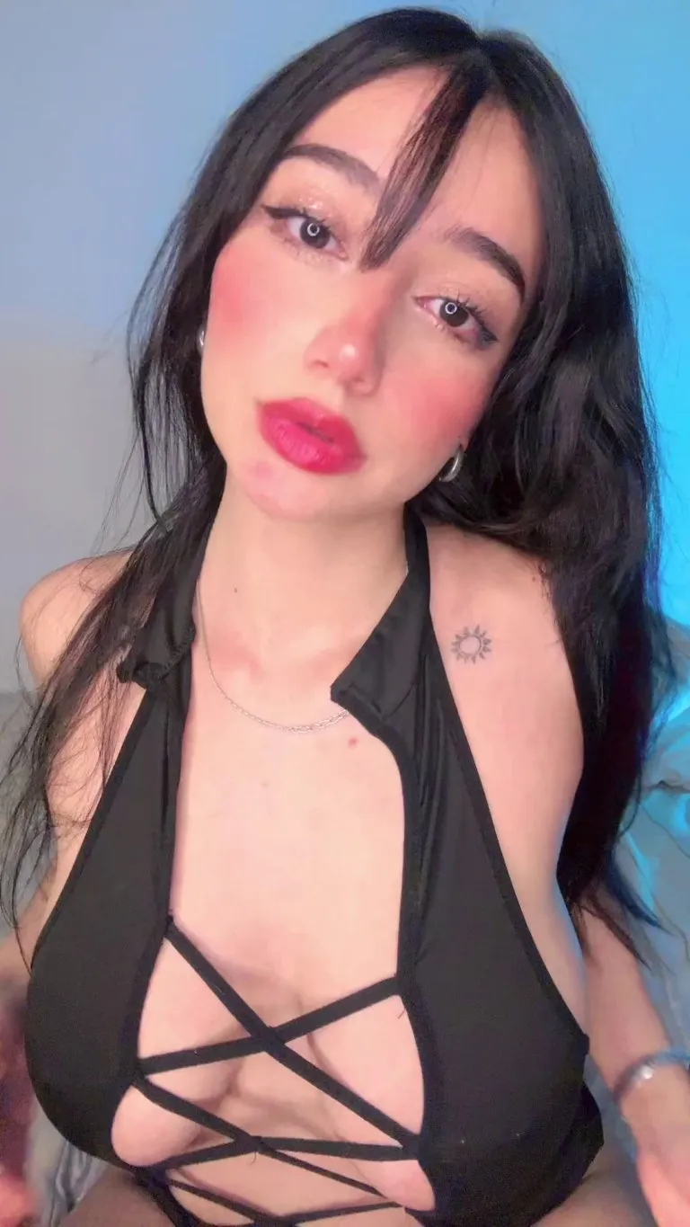 Do men in here want to unload on a ahegao girl?