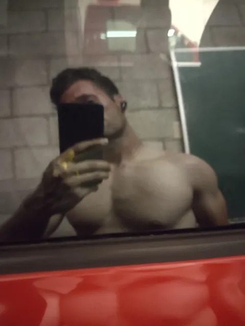 This hung firefighter just wants to breed 😁