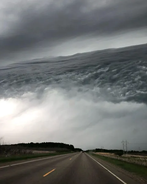 The sky resembles ocean waves 