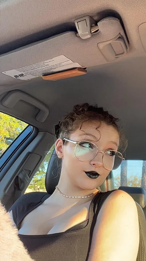 19f Roast and toast me 🥀