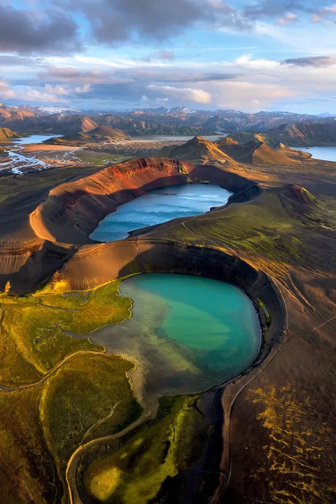 The Highlands of Iceland have some of the most breathtaking and unique landscapes on Earth. This photo offers just a glimpse of what you can see there. [OC] [1333x2000] @mattymeis