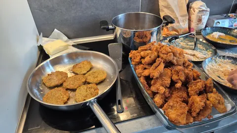 [Homemade] Röszti, fried chicken bites and sour cream dip.