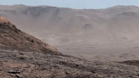 Curiosity Views Gale Crater's Rim, Homing in on Ancient River Channel