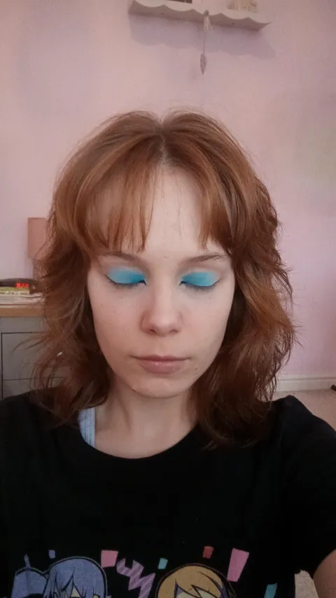 I really like doing colourful makeup, but I just feel like it doesn't suit me?