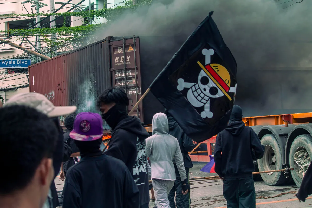 Some of the photos na napitik ko during Yung Lonita Rally and Ayala Bridge Riot (oc)