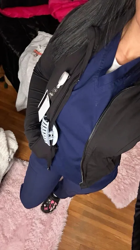 Weekdays a nurse and weekends a slut you can have both😘