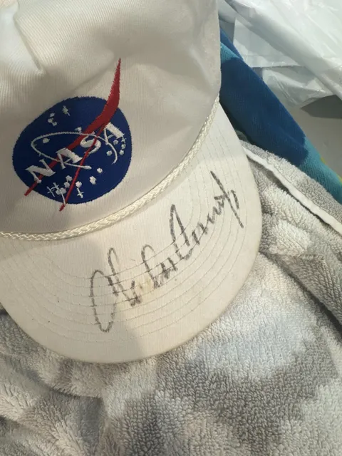 Can anyone tell me who signed this hat