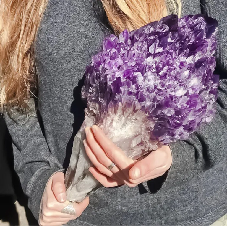 🔥 a bouquet of flowers? nope. an insane cluster of amethyst crystals from Uruguay! 🌸