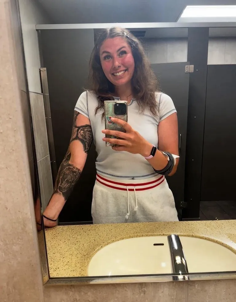 Born in 1999, 1 kid... Am I still hot? 🫣➡️ F26