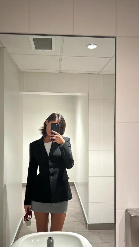 Just lost my job.. Here are some of my favourite work fits as a reminder that some places rlly don’t deserve you ♥️