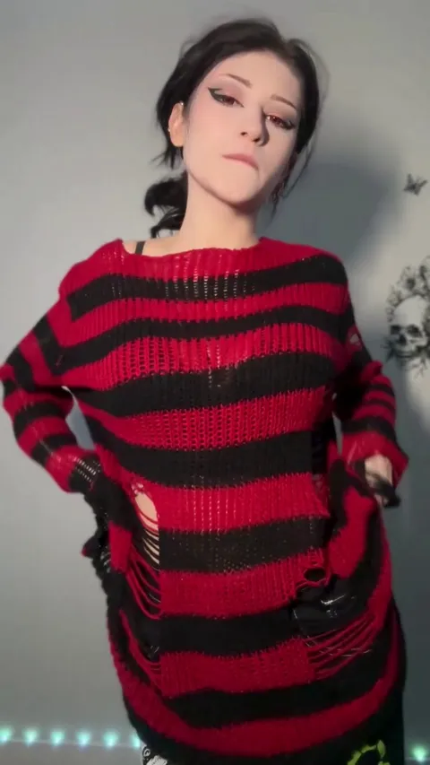 The less clothes I wear, the hornier I get