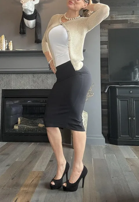 I motivate in Milfie pencil skirts, if you go for the mom next door F 47