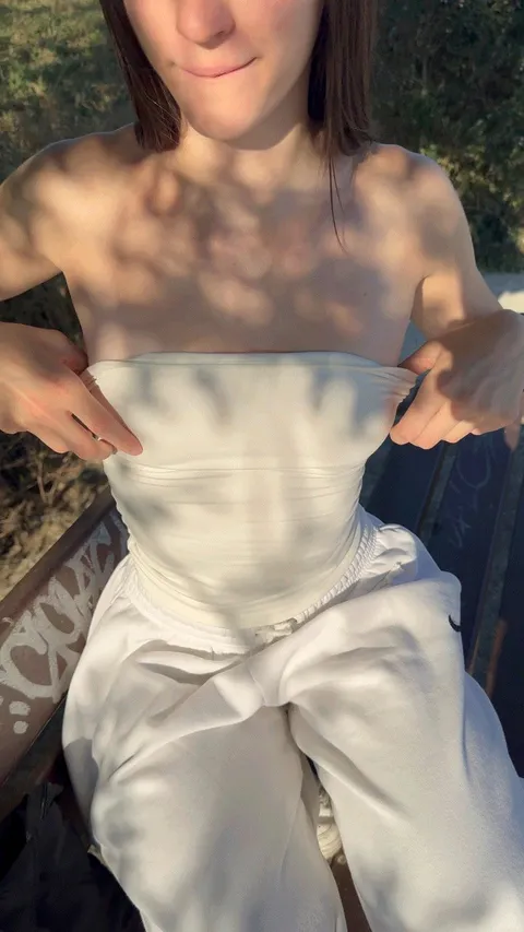 I play on the bench with the sun